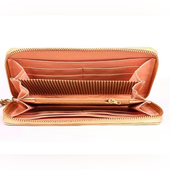 Brand New Disney Mickey Mouse Wallet - Picture 6 of 7